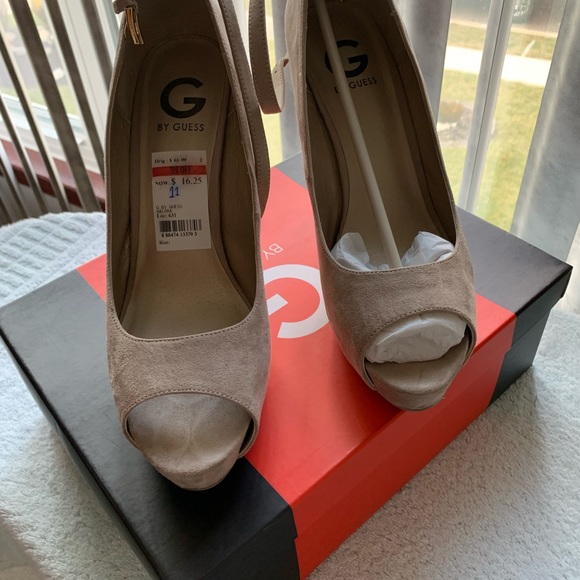 Shoes - Picture 3 of 4